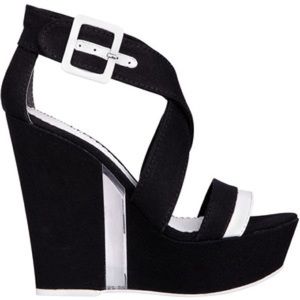 Nine West Pitchit Wedge - Brand New in box